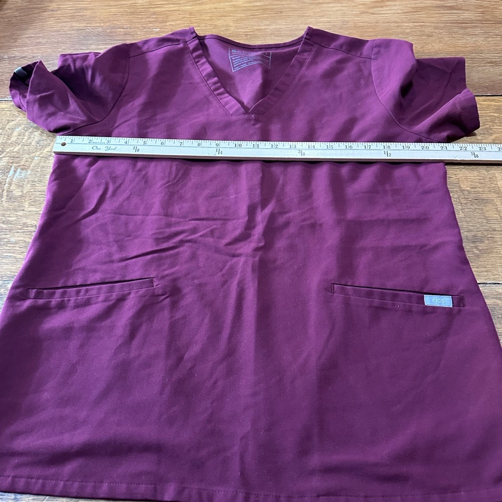 Figs Women's‎ scrub Top in Burgundy Sz LARGE P